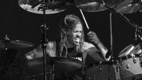 Foo Fighters-Drummer stirbt im Alter von 50 Jahren | 90s90s