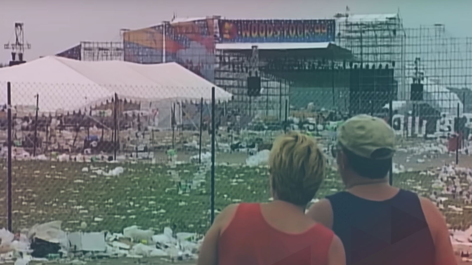 Szene aus dem Trailer "Trainwreck: Woodstock '99" (NETFLIX)