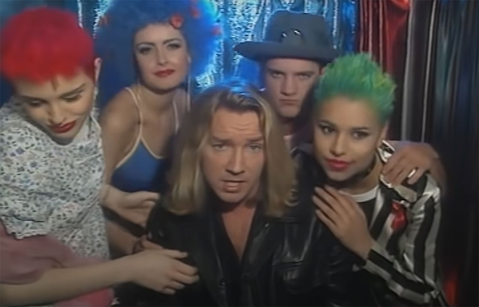 Nightcrawlers im Musikvideo zu "Push The Feeling on" (1992)