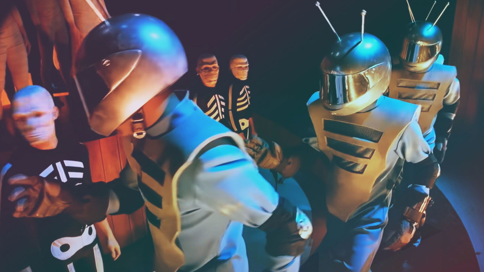 Daft Punk im "Around The World"-Musikvideo