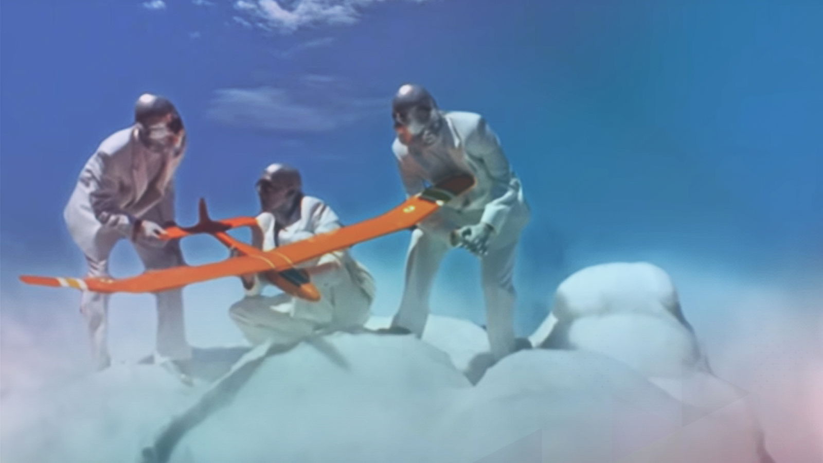 Stardust im Musikvideo zu "Music Sounds Better With You"