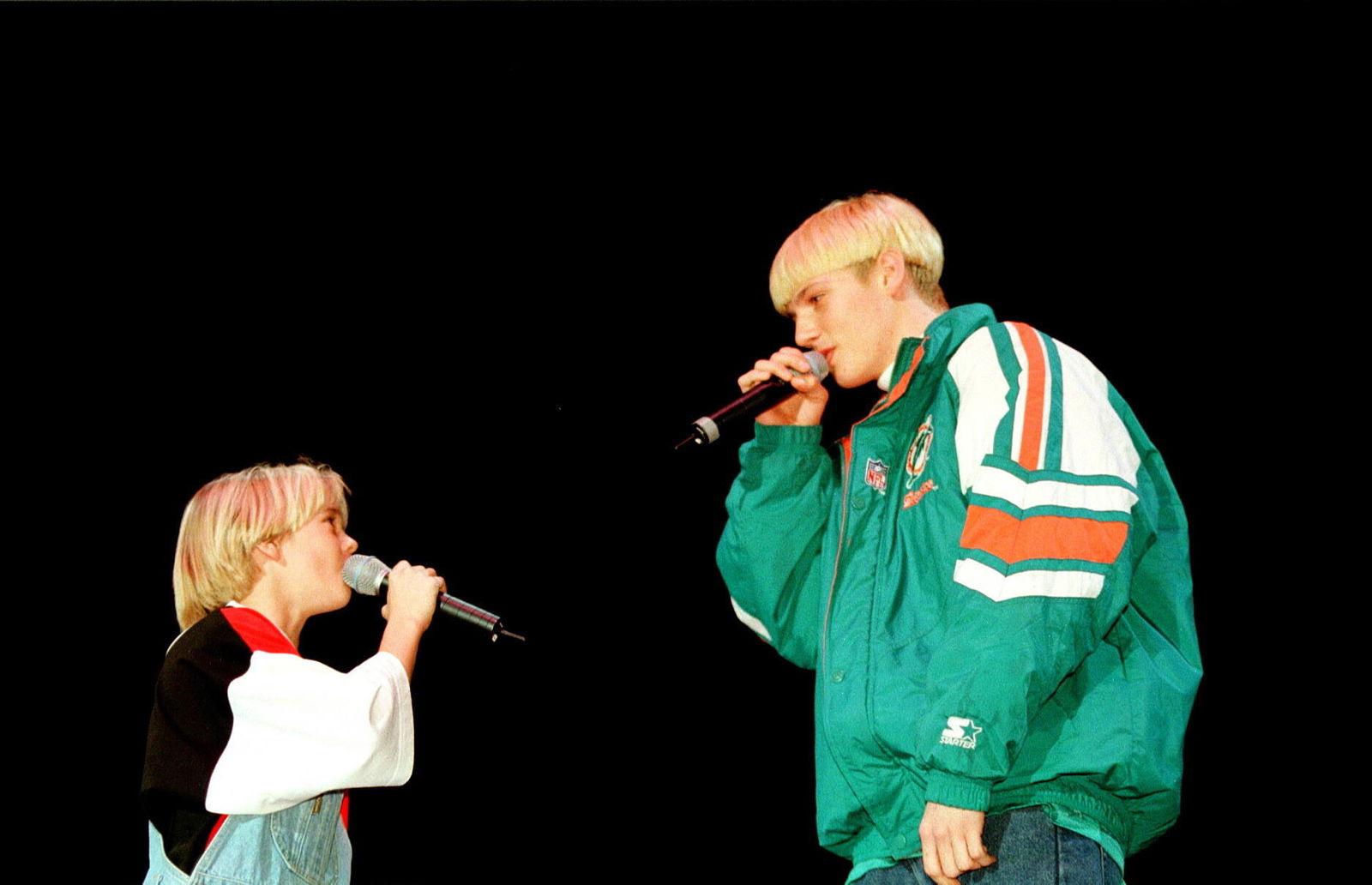 Aaron Carter mit seinem Bruder Nick Carter (1997)