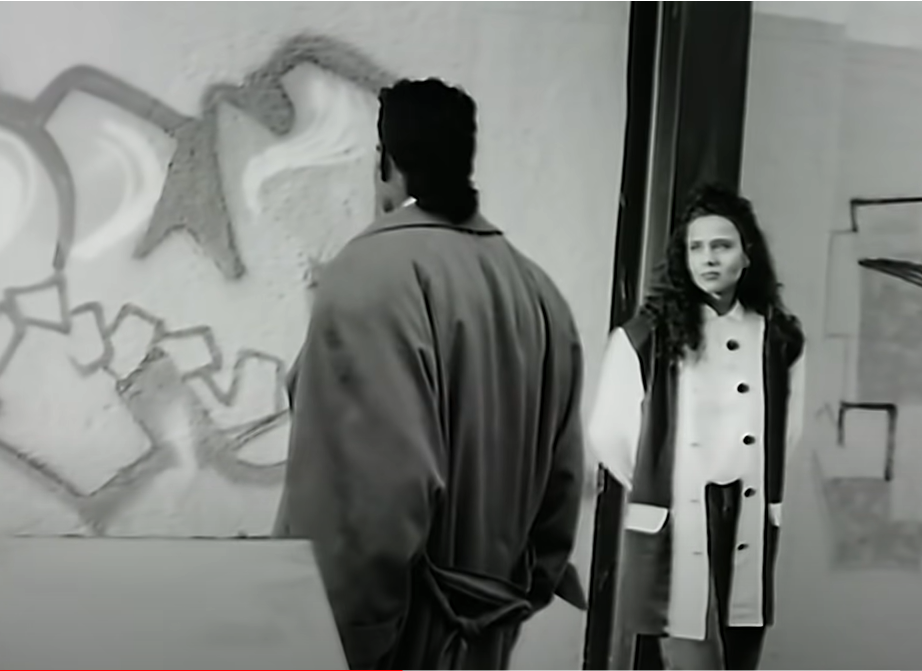 Ausschnitt aus dem Musikvideo zu "More and More"