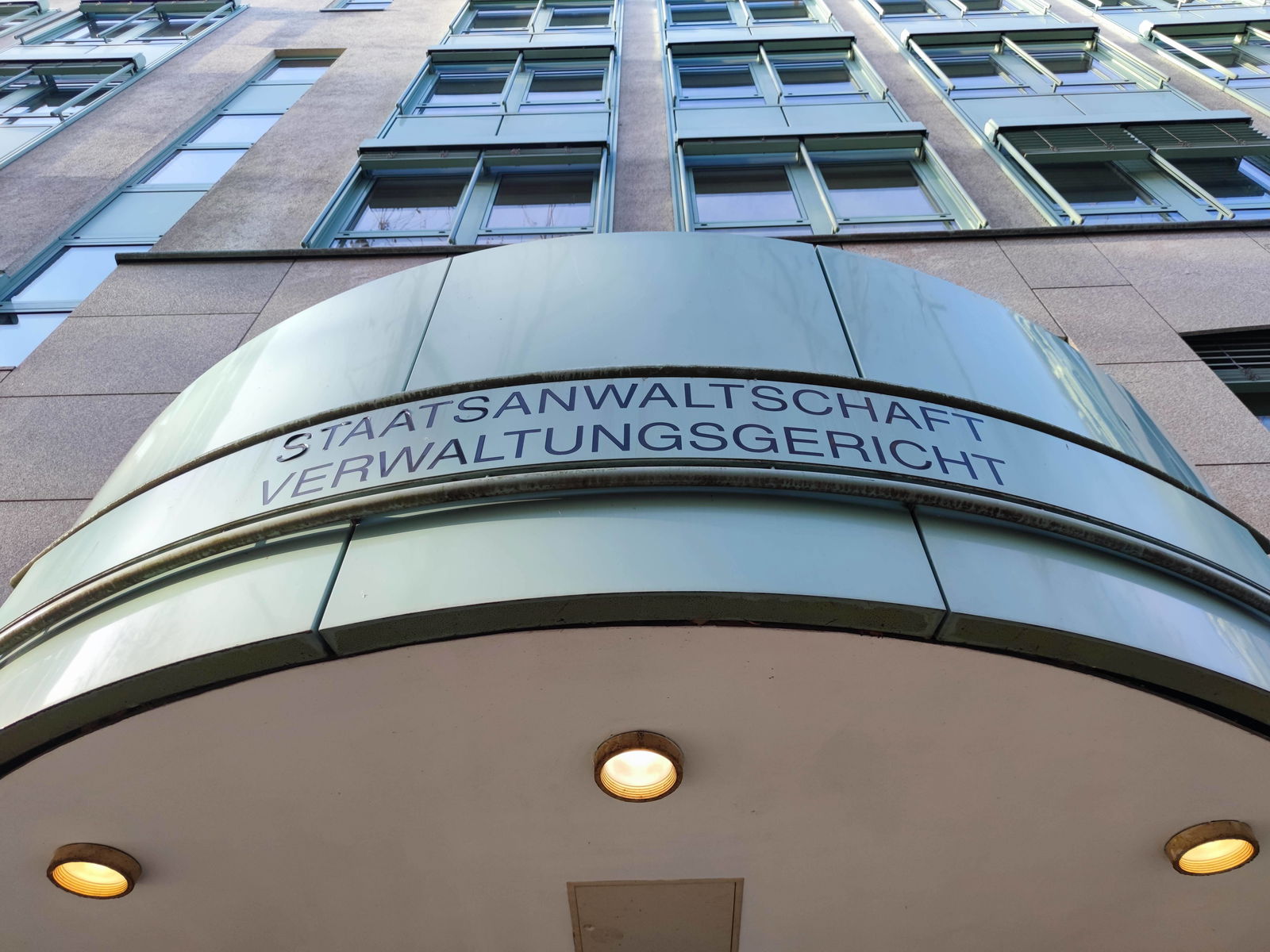 Staatsanwaltschaft und Verwaltungsgericht in Berlin