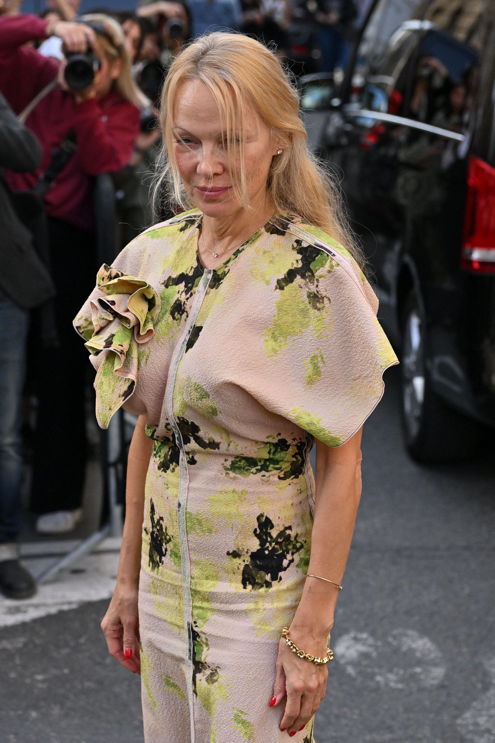 Pamela Anderson bei Fashion Week in Paris (2023)