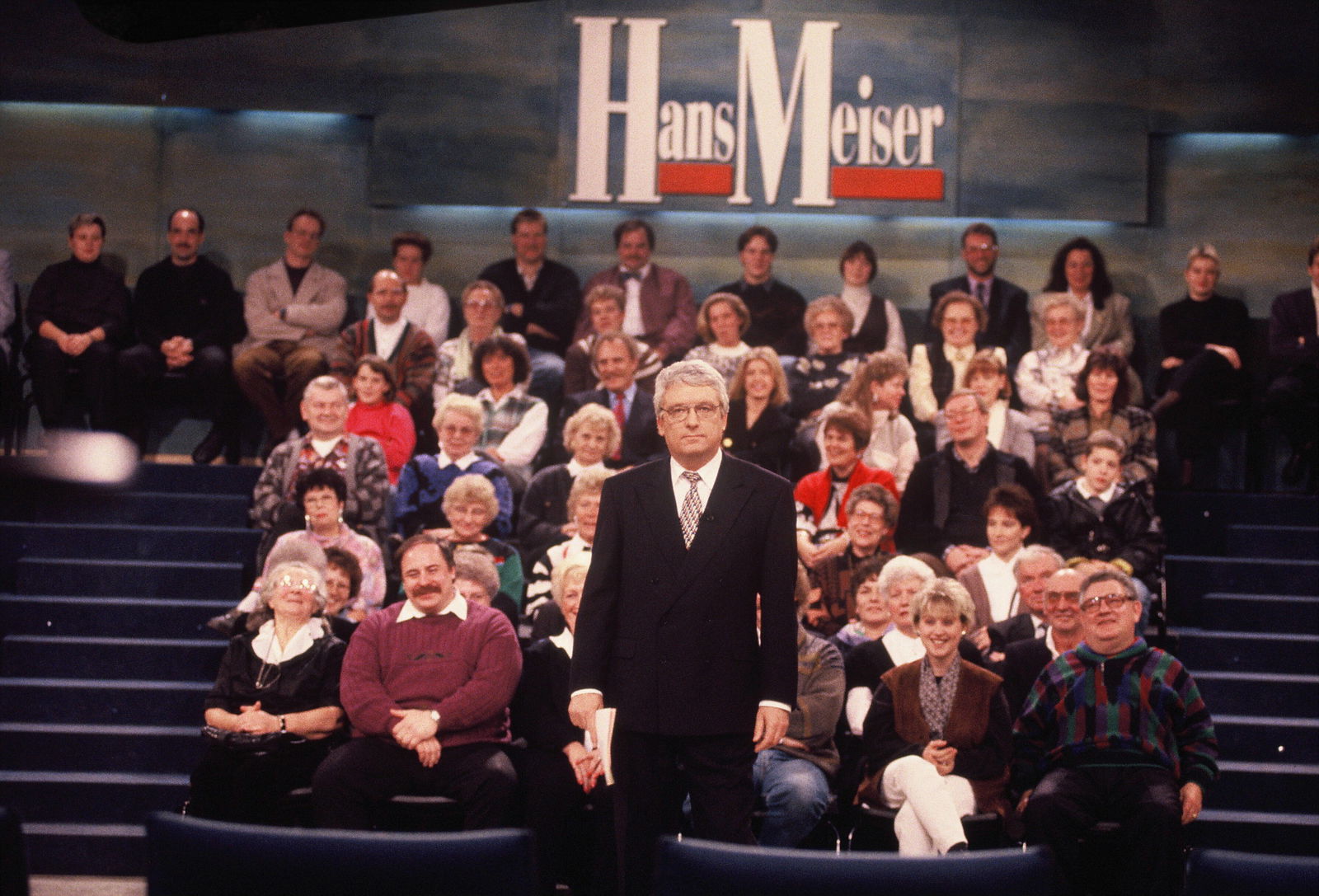 Hans Meiser im Studio seiner Talkshow (1993)