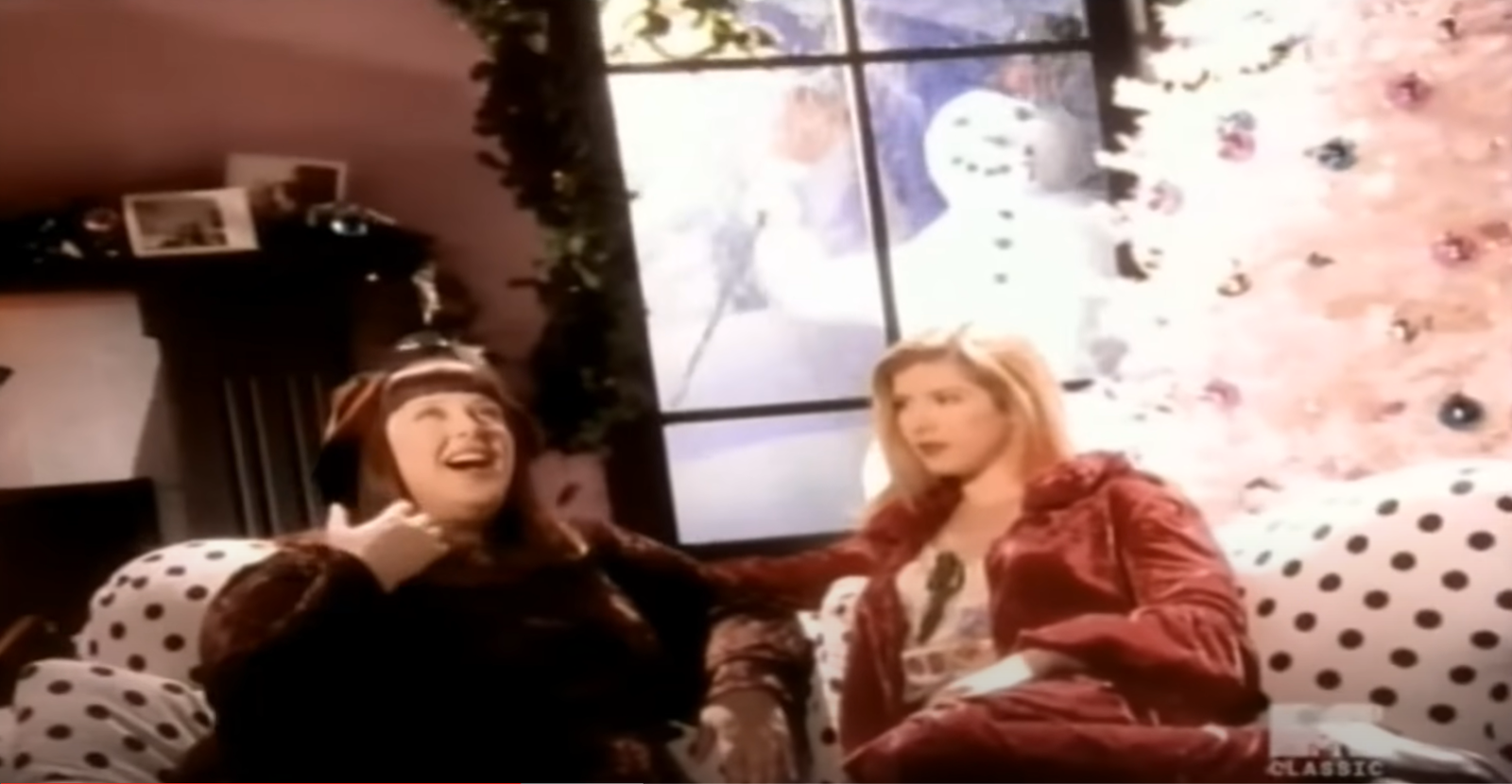 Carnie & Wendy Wilson - Hey Santa