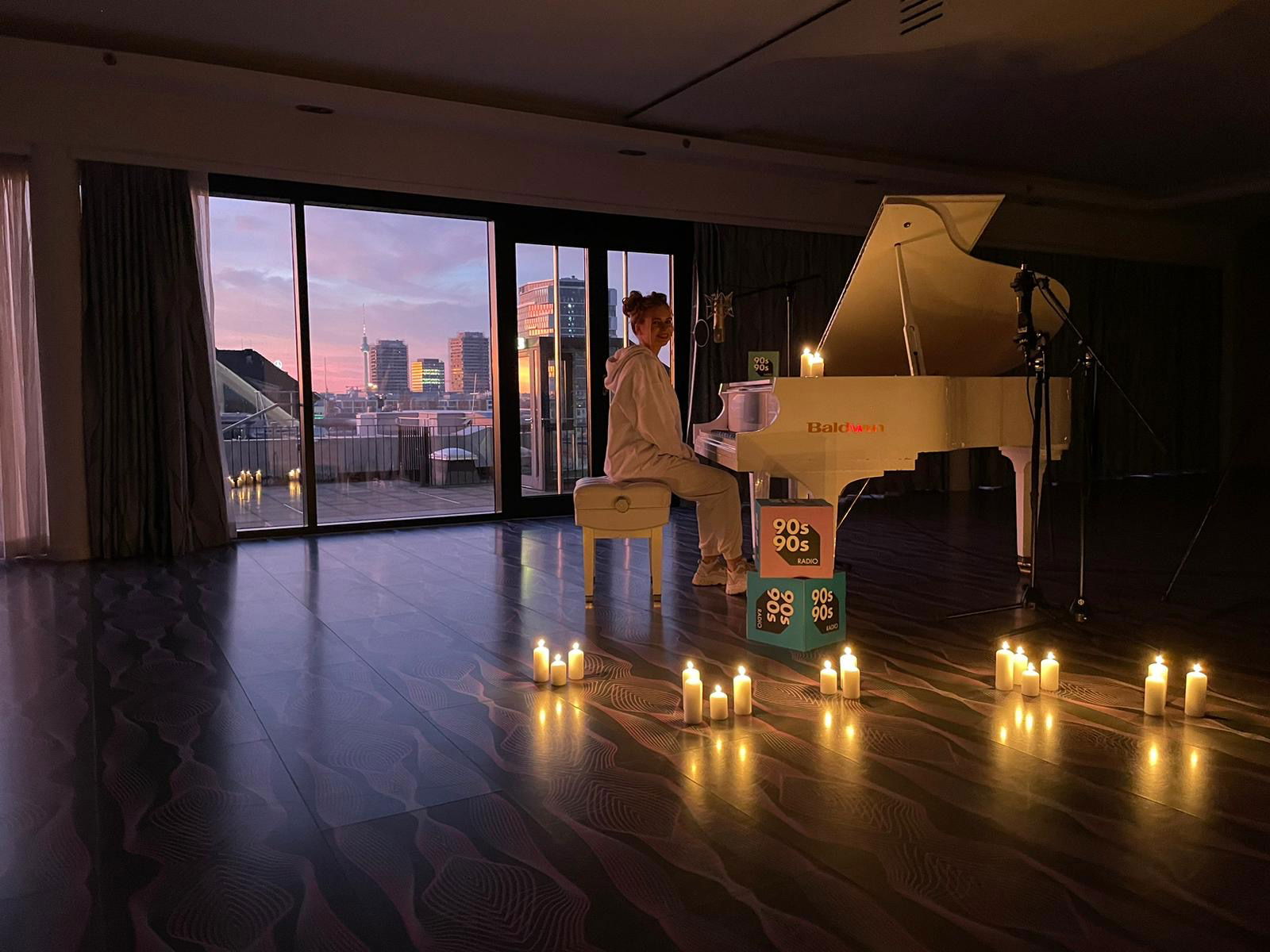 Die 90s90s Piano Sessions mit LEZA