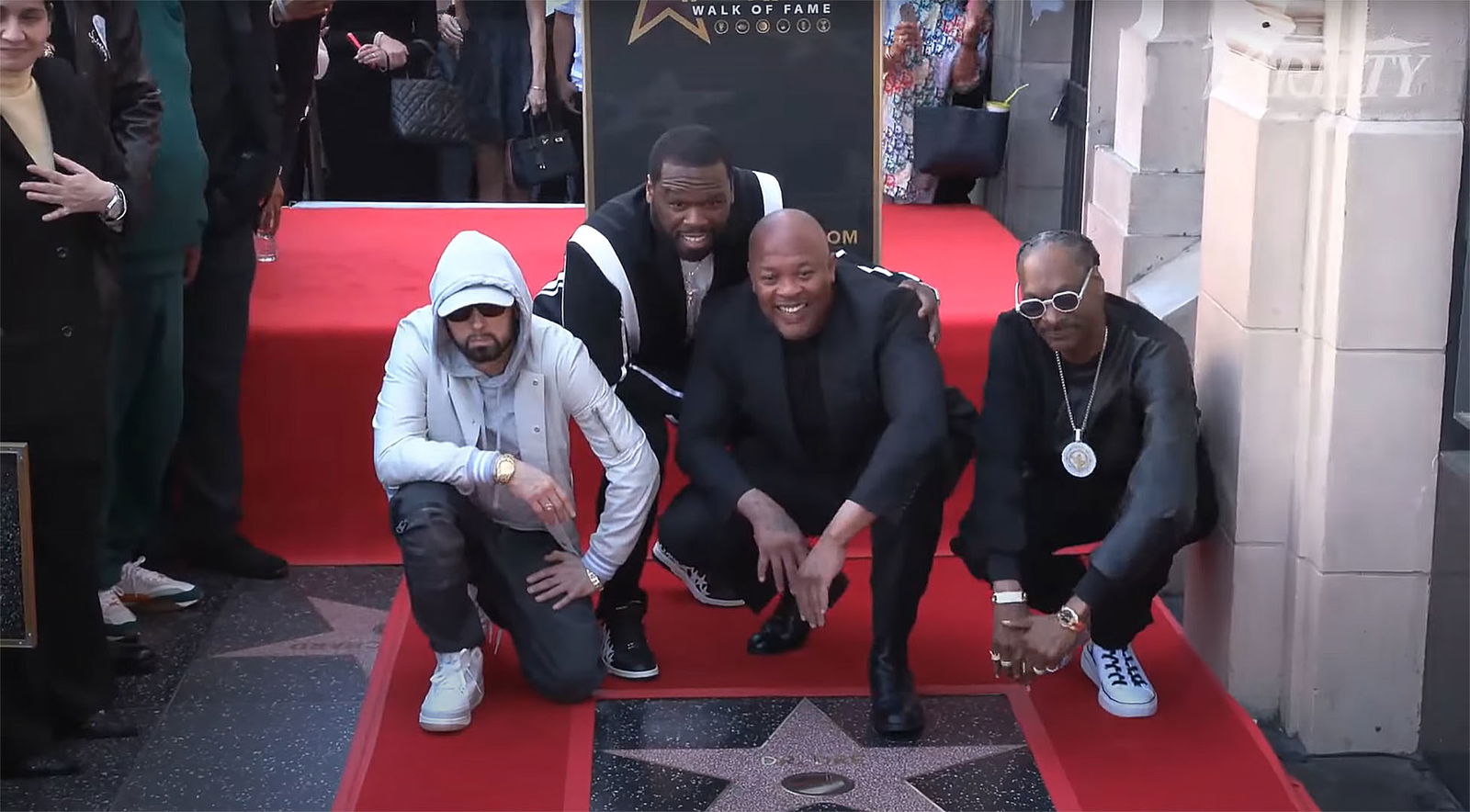 Dr. Dre mit Eminem 50 Cent & Snoop Dogg bei der Zeremonie auf dem Walk Of Fame (2024)