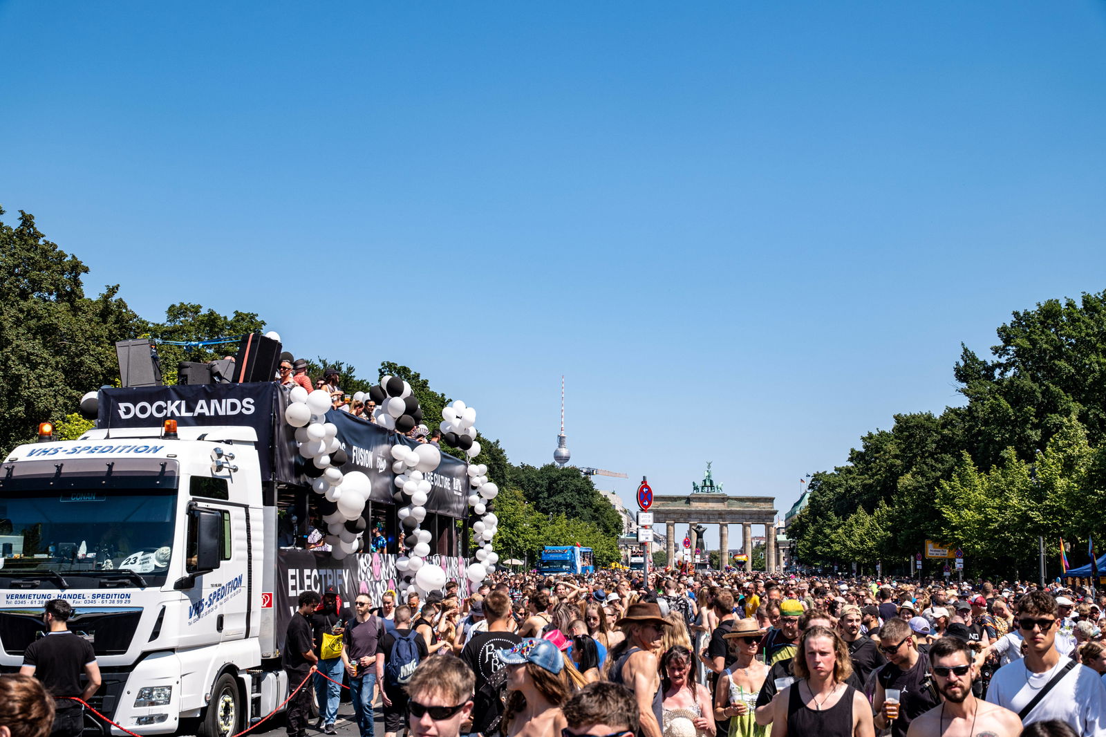 Rave The Planet (2023)