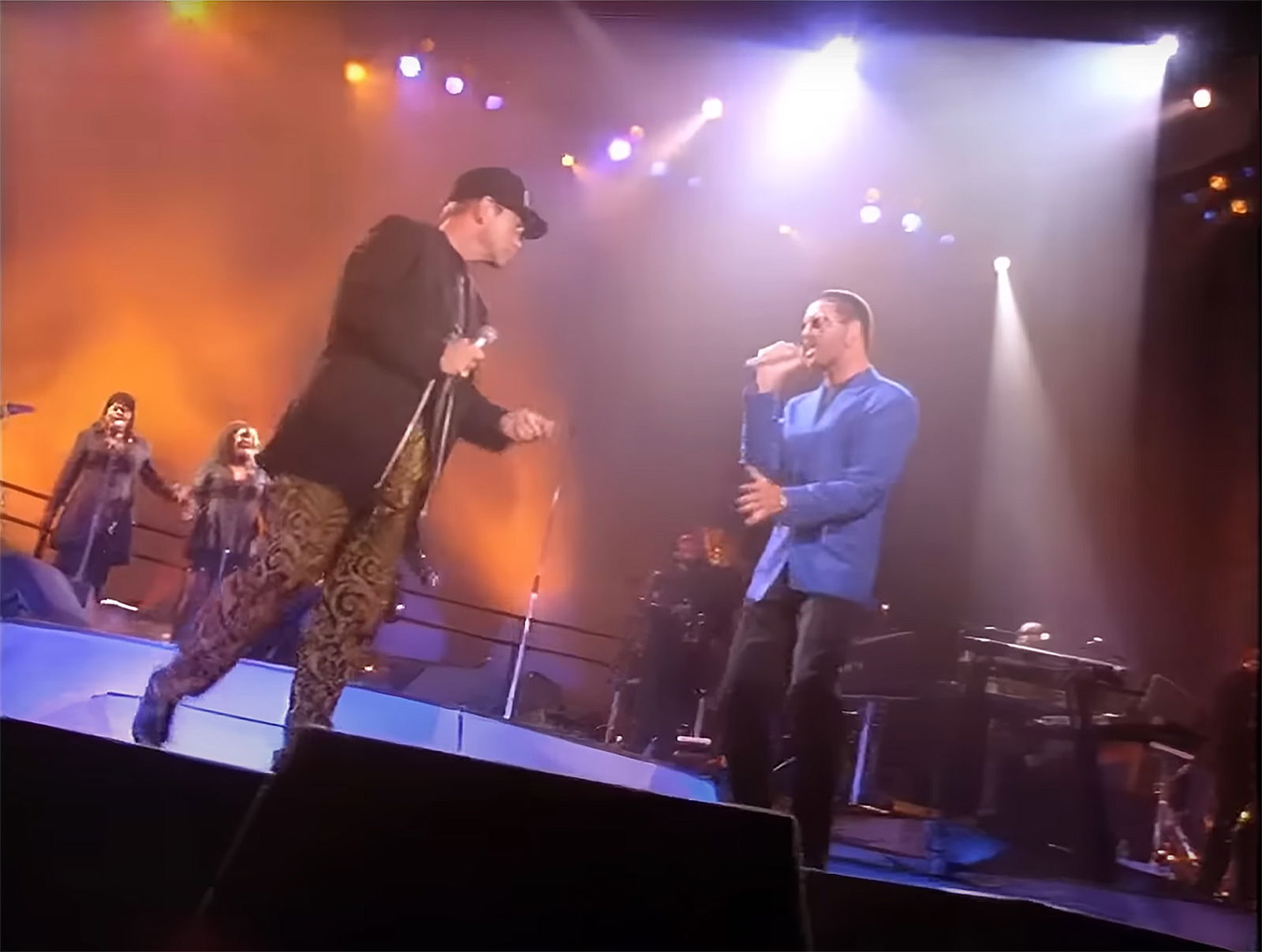 Elton John & George Michael im Musikvideo zu "Don't Let The Sun Go Down On Me" (1991)