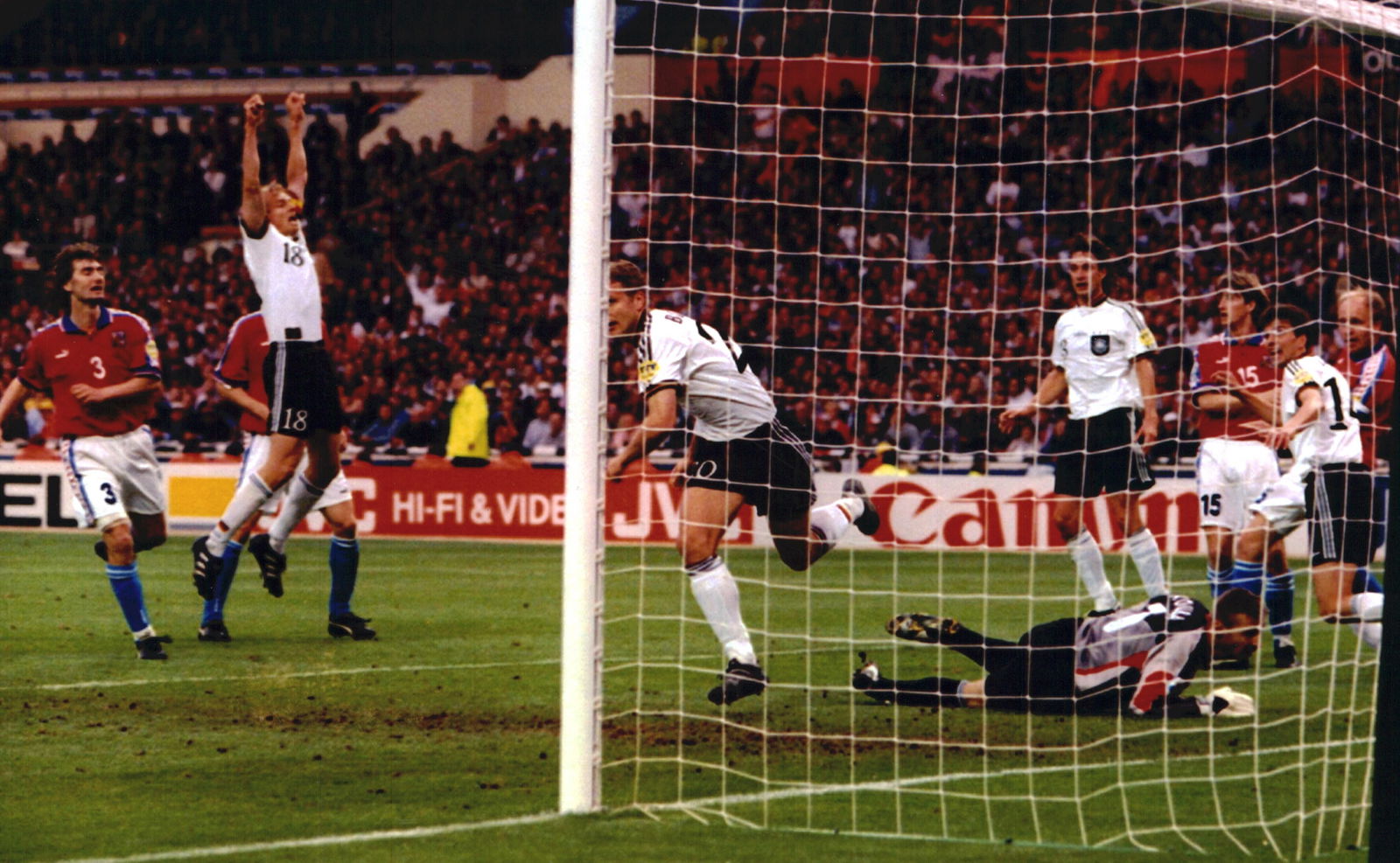 Jürgen Klinsmann & Oliver Bierhoff im Finale der Europameistershcaft 1996