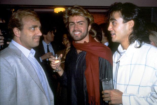 Wham!-Manager Simon Napier-Bell mit George Michael & Andrew Ridgeley (1985)