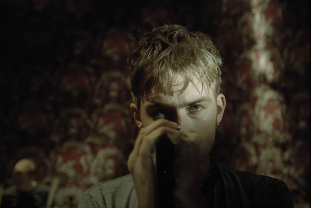 Blur - Song 2 (Official Music Video)