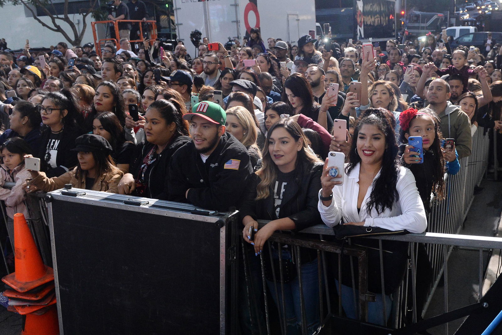 Selena Fans bei der Verleihung des Sterns in Hollywood
