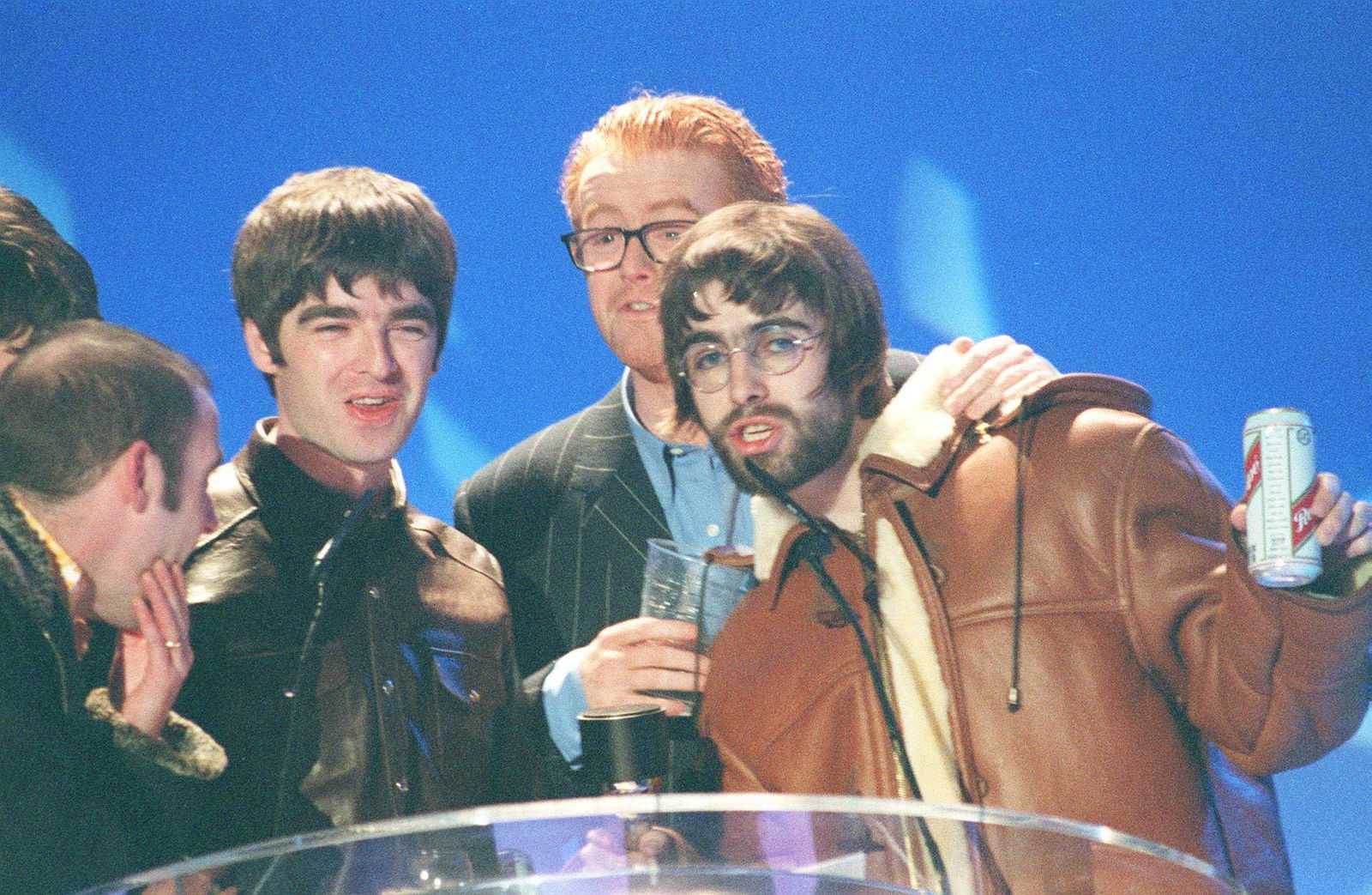 Oasis bei den Brit Awards 1996