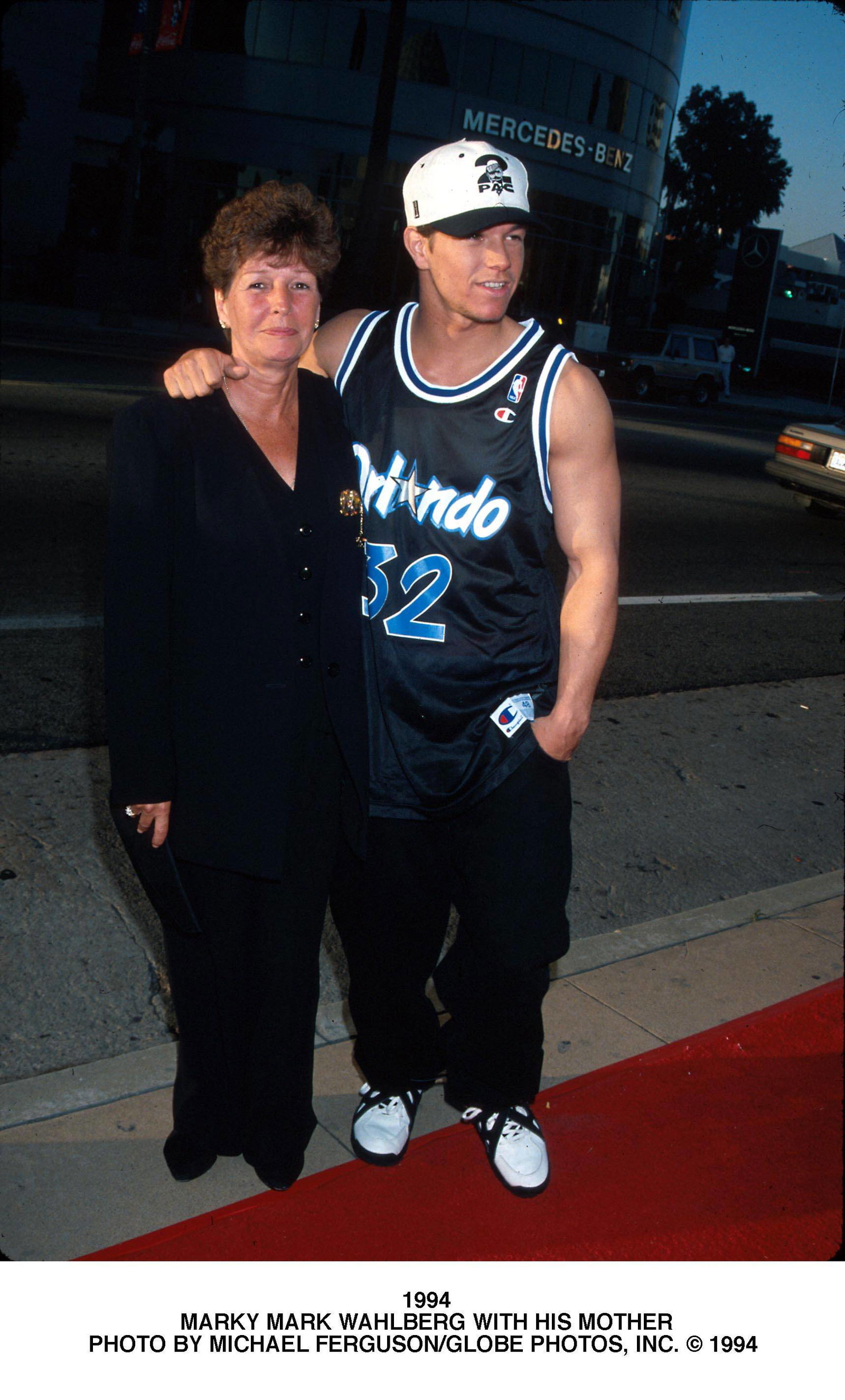 Mark Wahlberg mit seiner Mama 1994