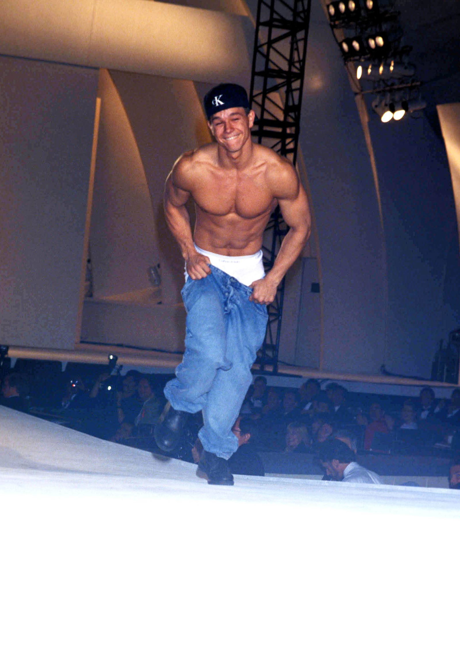 Mark Wahlberg bei einer Calvin Klein Fashion Show 1993