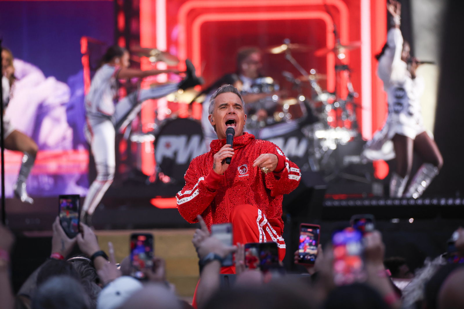 Robbie Williams (2025)