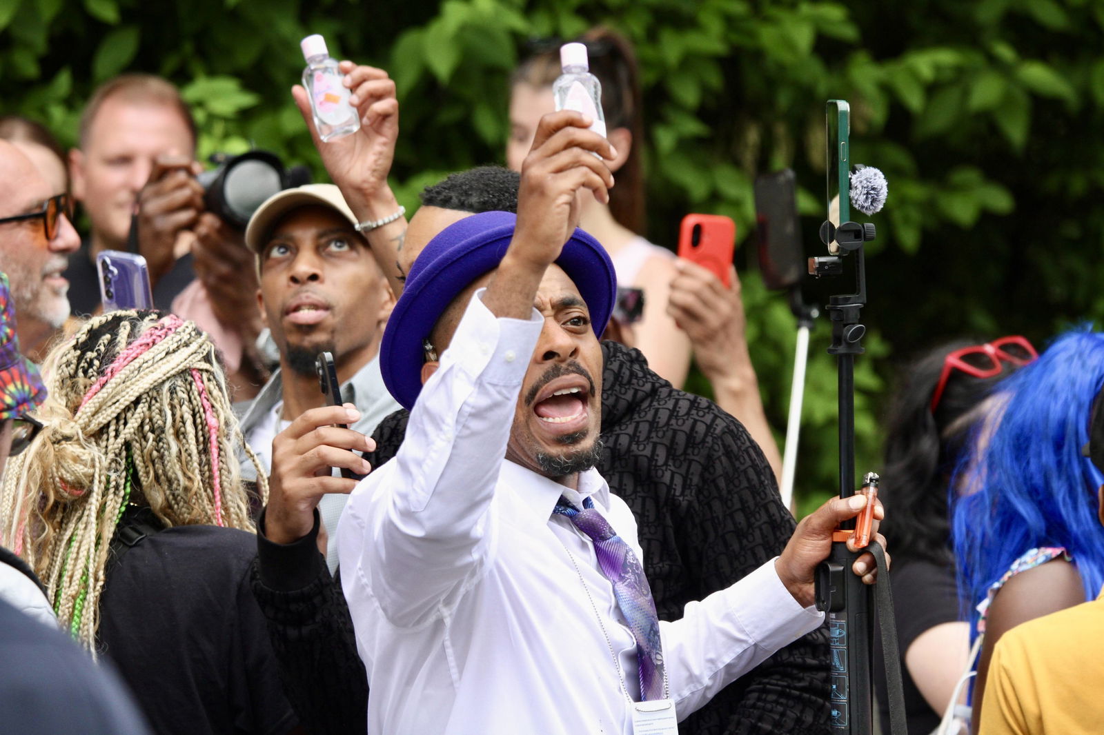 P. Diddy Fans feiern mit Babyöl vor dem Gericht