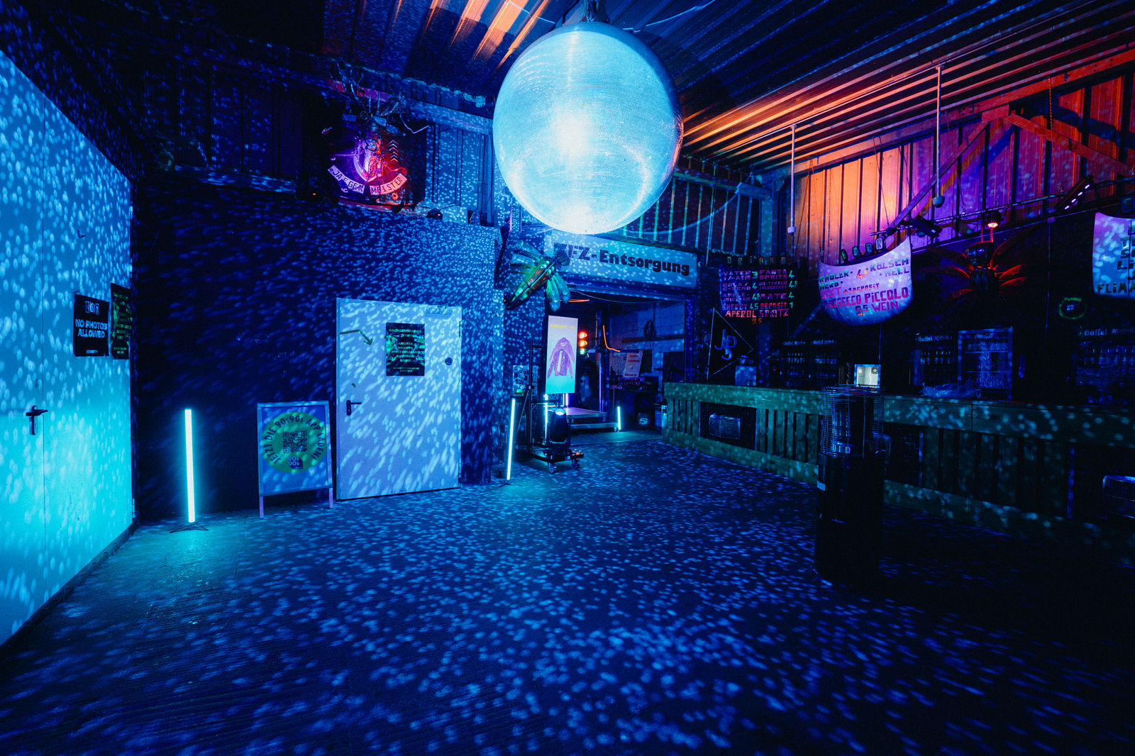 Eingangsbereich bei der 90s90s Club Session