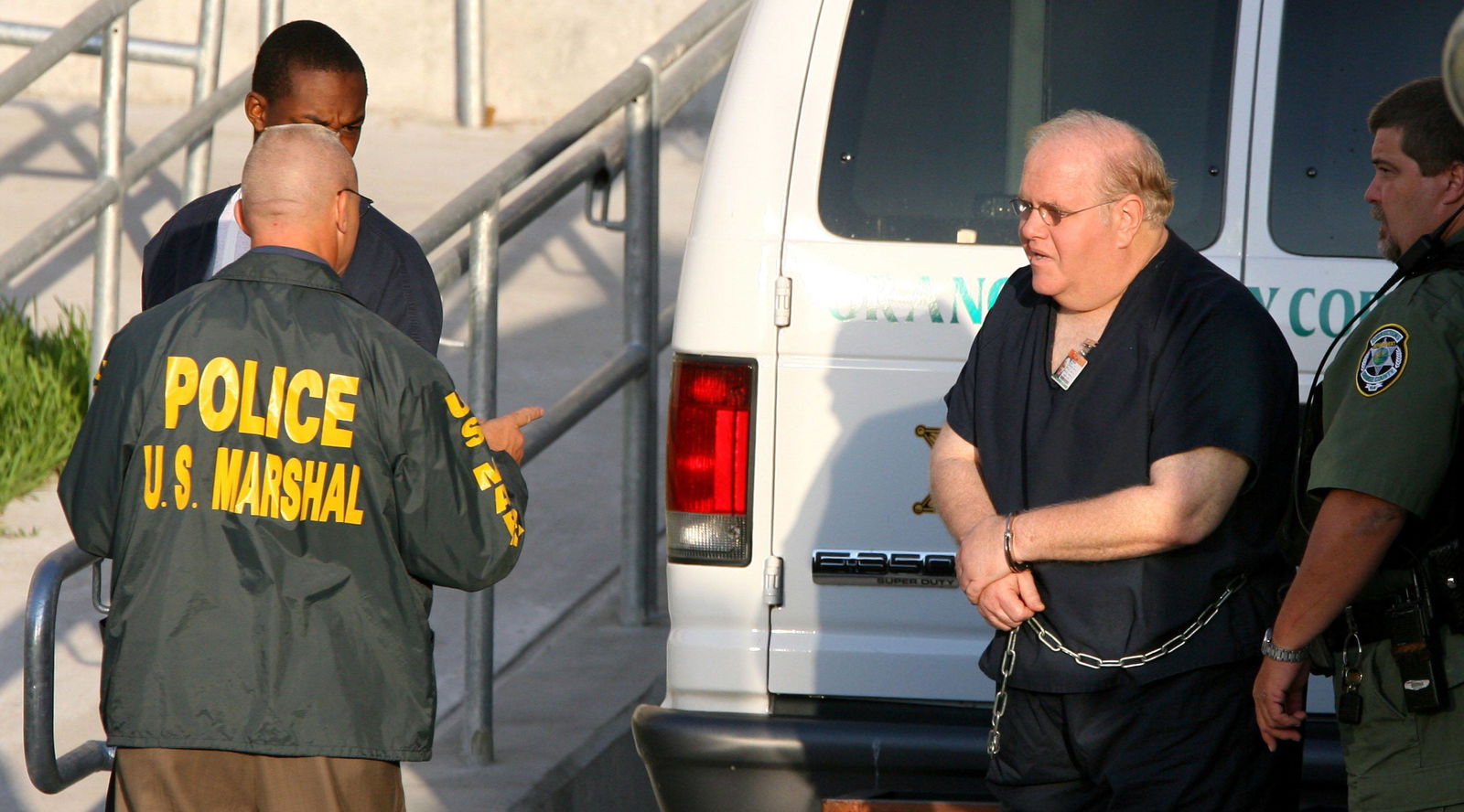 Lou Pearlman wird zum Bundesgericht in Orlando, Florida geführt