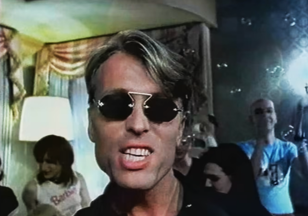 Mo-Do im Musikvideo zu "Eins Zwei Polizei"