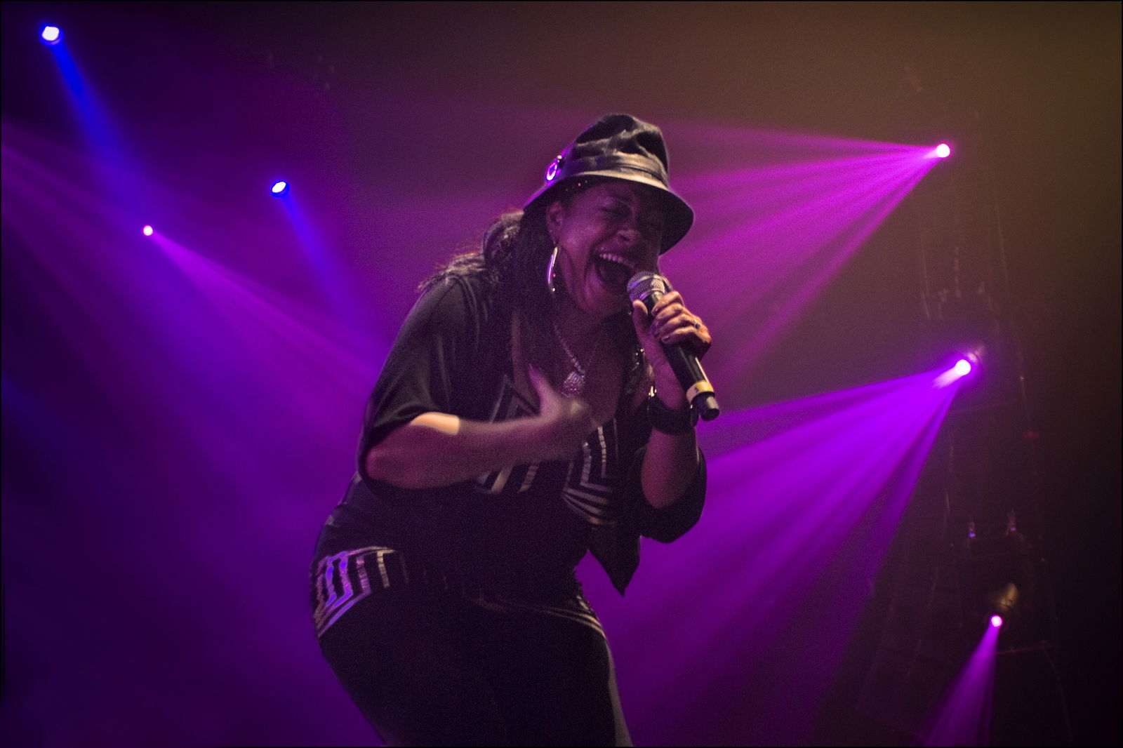 Thea Austin, Sängerin von "Rhythm Is A Dancer"