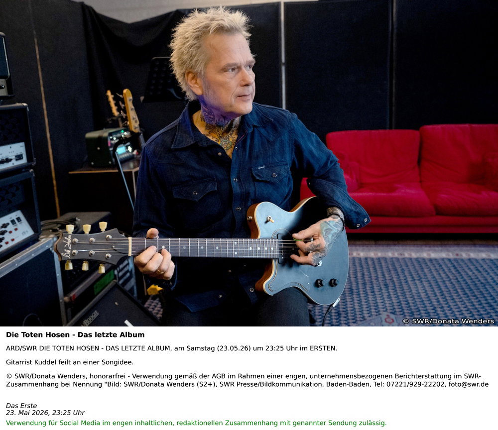 Gitarrist Kuddel feilt an einer Songidee.