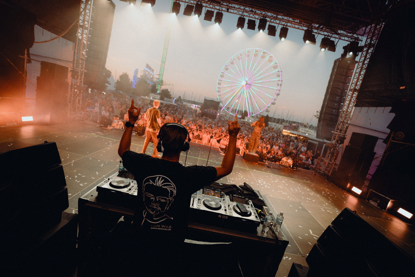 90s90s Club Stage auf der Kieler Woche 2026 | Tom Wax feat. Astrid Kunst