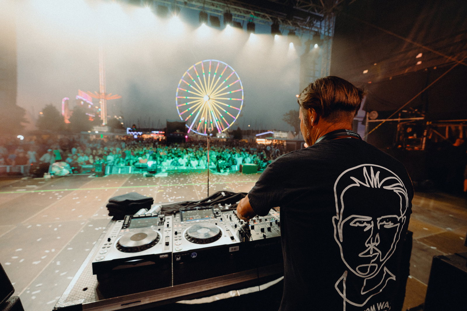 90s90s Club Stage auf der Kieler Woche 2026 | Tom Wax feat. Astrid Kunst
