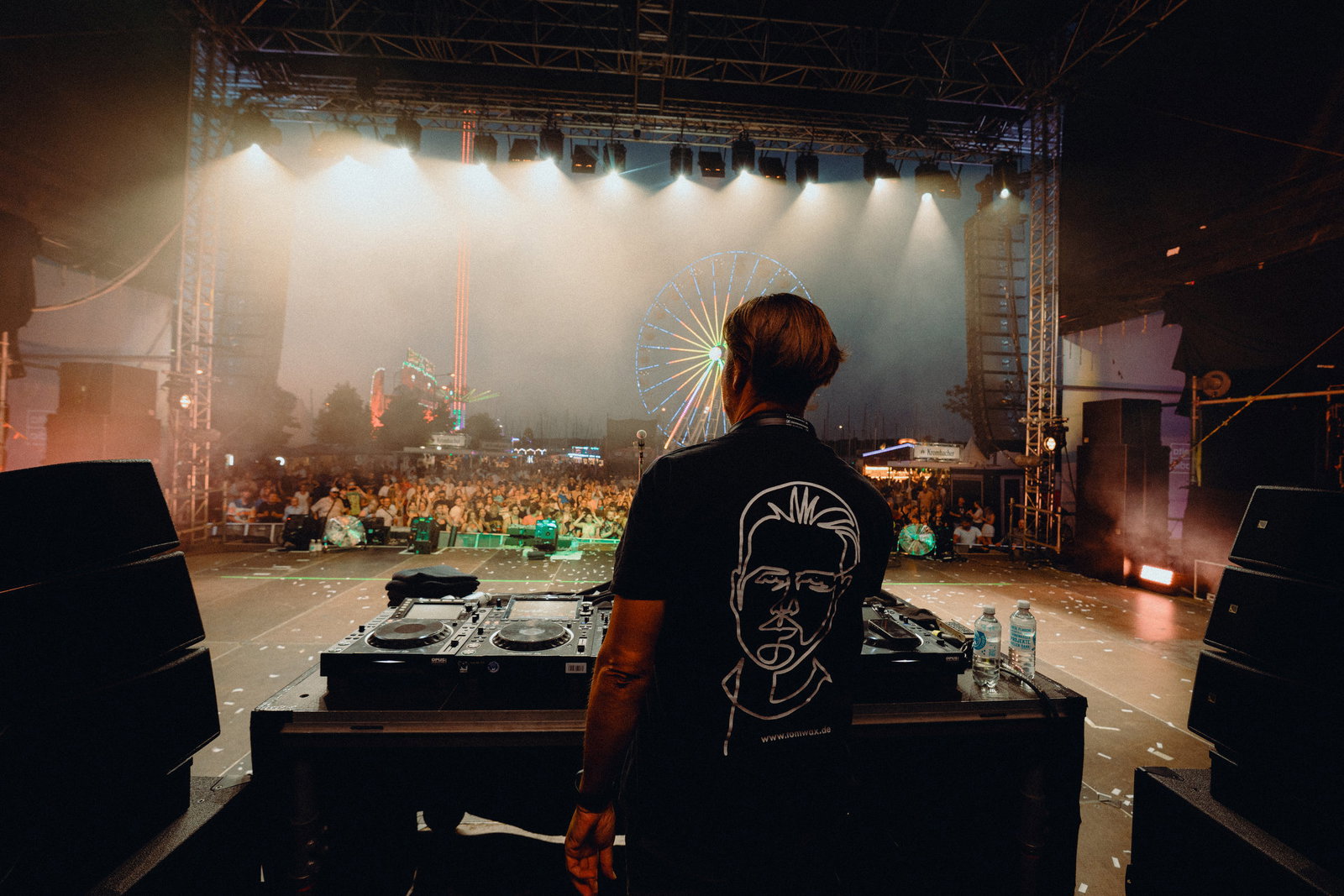90s90s Club Stage auf der Kieler Woche 2026 | Tom Wax feat. Astrid Kunst