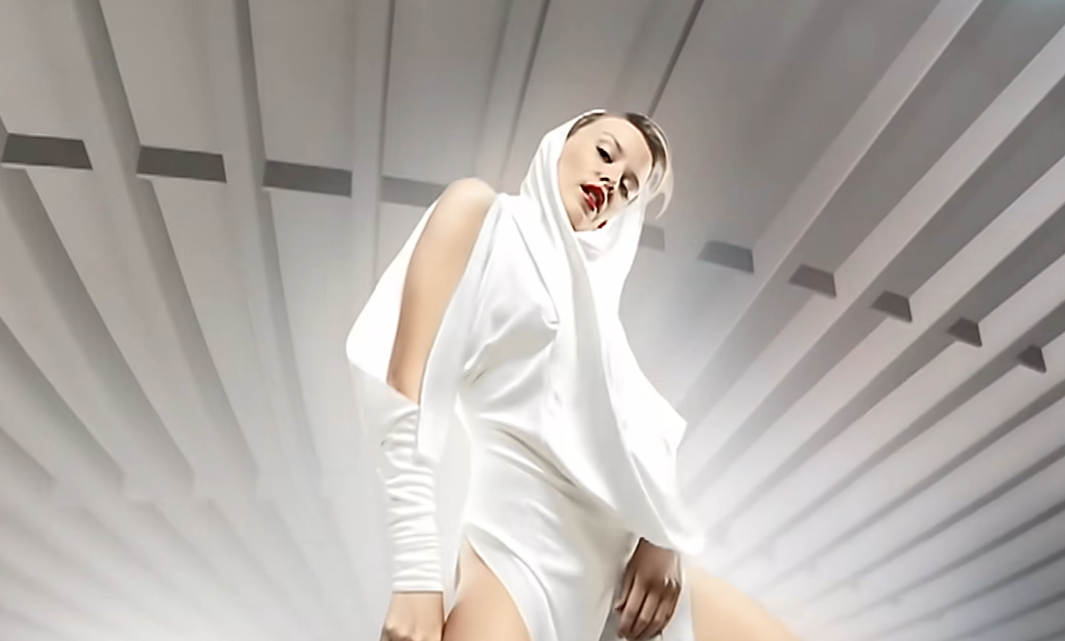 Kylie Minogue im Musikvideo zu "Can't Get You Out Of My Head"
