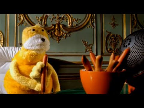 Mr Oizo "Flat beat" official video directed by Quentin Dupieux with Flat Eric