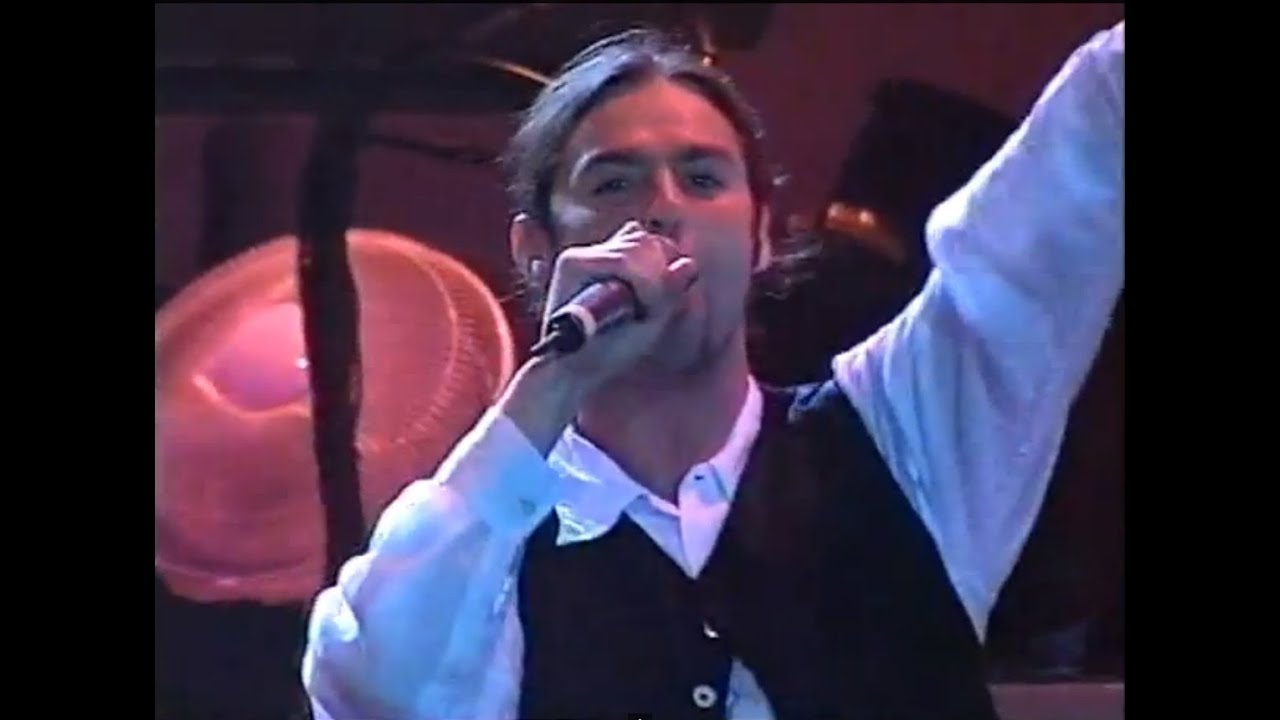 Wet Wet Wet - Love Is All Around - Top Of The Pops (5th & 7th week at No. 1, from Wembley)