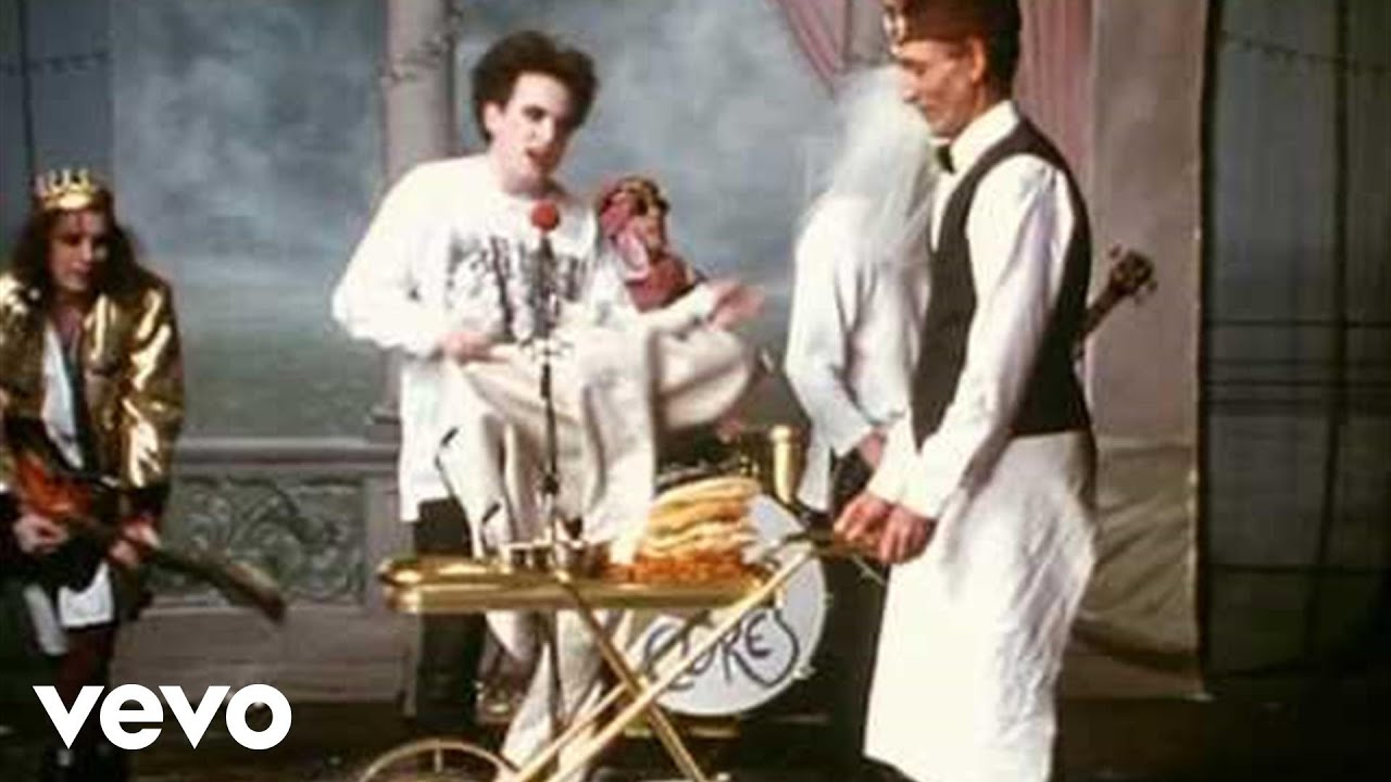 The Cure - Friday I'm In Love (Official Video)