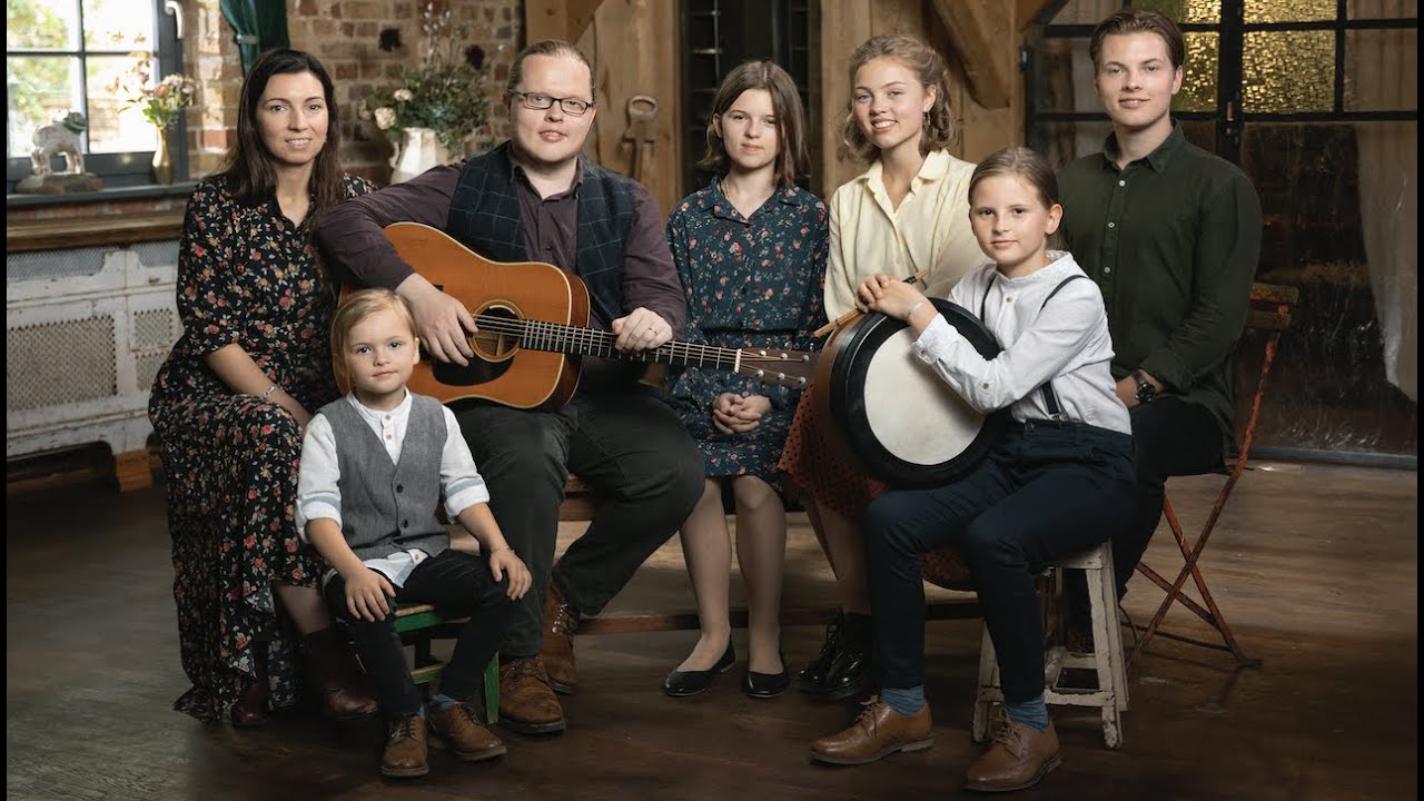 Angelo Kelly & Family - Country Roads