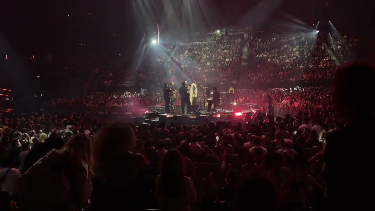 Dua Lipa sings Torn (Radical Optimism 2025 Tour)