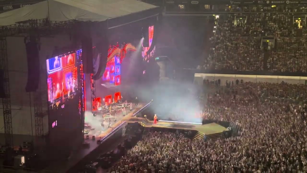 Robbie Williams - Let Me Entertain You | Live | Gelsenkirchen 2025